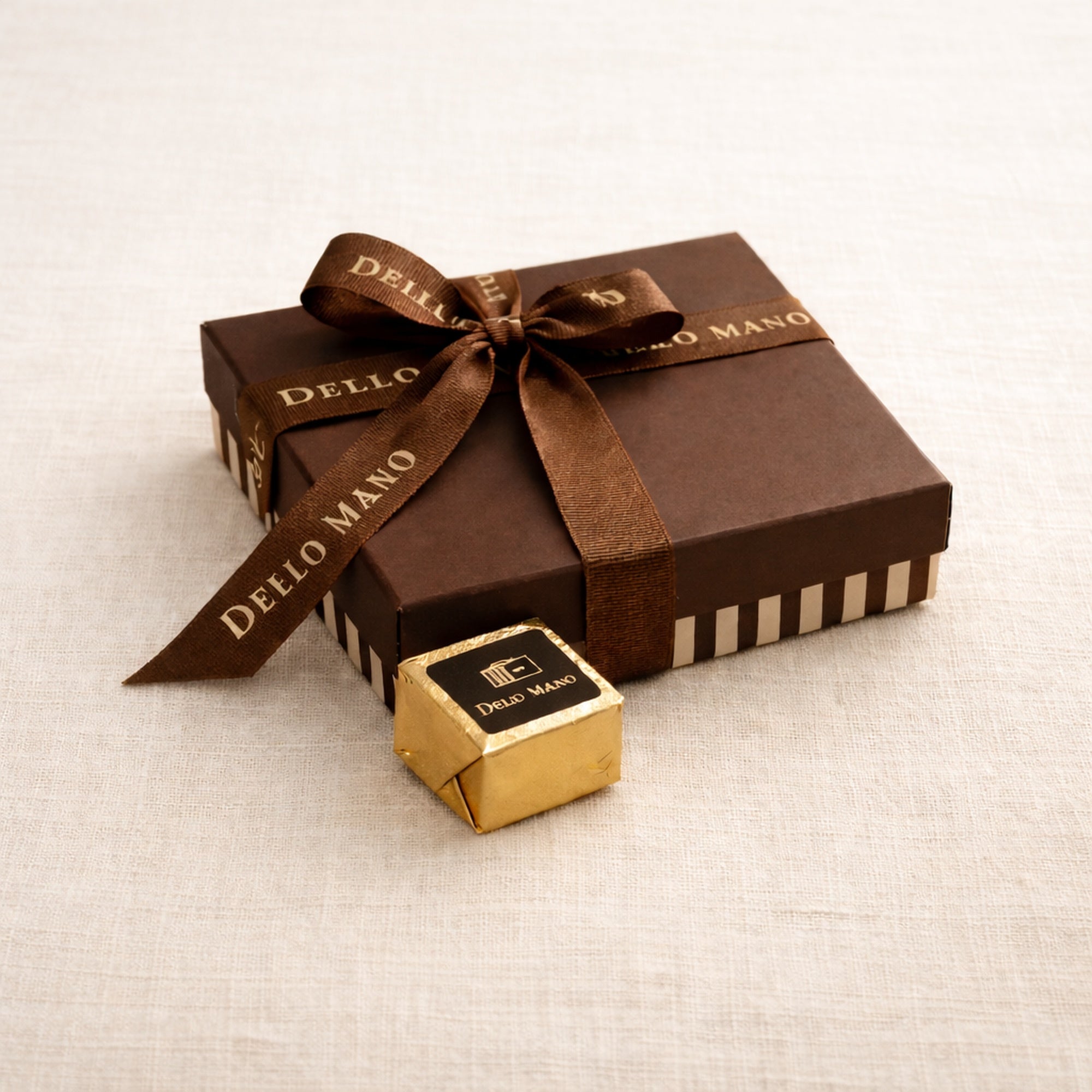 Luxury brownie gift box by Dello Mano with gold wrapped chocolate brownie