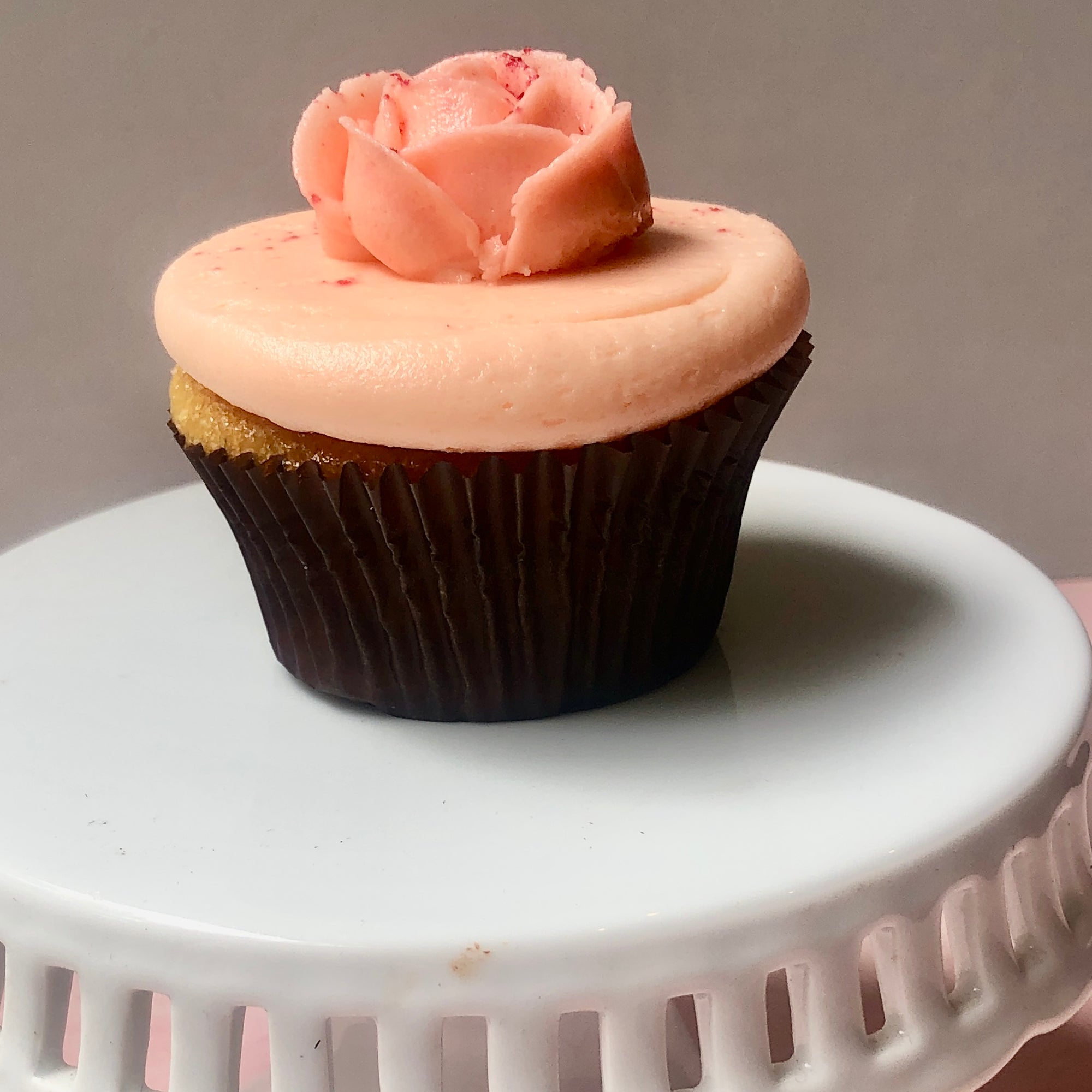 Make Mother's Day Extra Sweet with Dello Mano's Stunning Rose Cupcakes