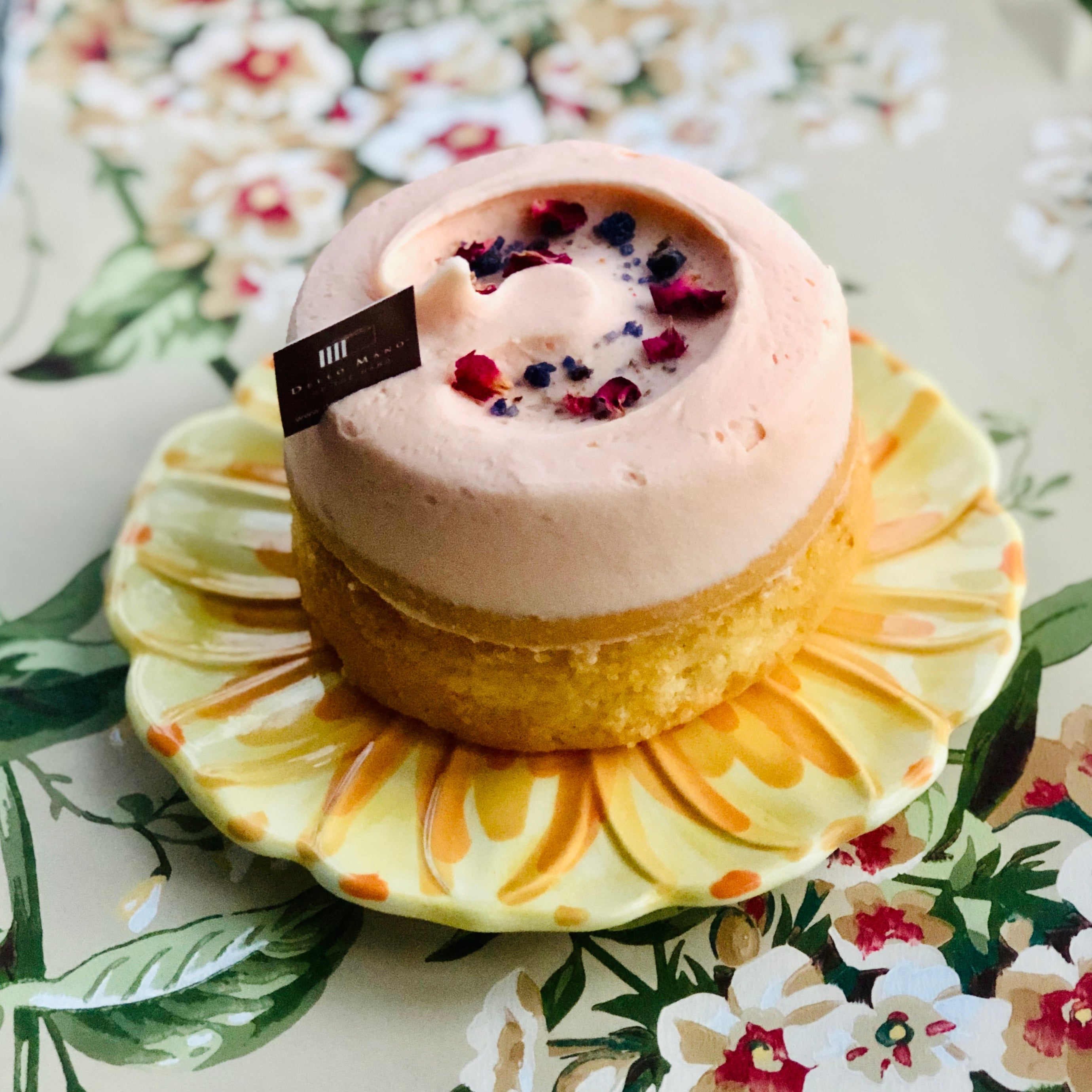 Navigating Your Online Cake Choice: Discovering Flavors through Descriptions, Imagery, and Reviews - Dello Mano