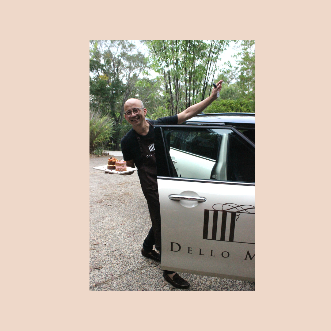 Where does Dello Mano deliver brownies and cakes?