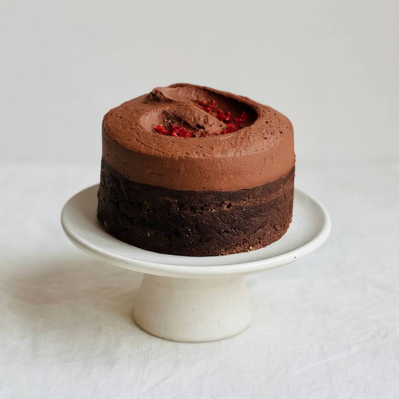 Small Chocolate Mud Teacake with Raspberry – Serves 4 | Handmade Luxury Treats by Dello Mano